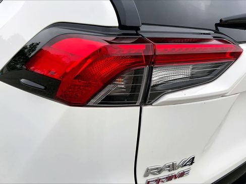 Used 2021 Toyota RAV4 SE w/ Weather & Moonroof Package AWD/4WD image 28