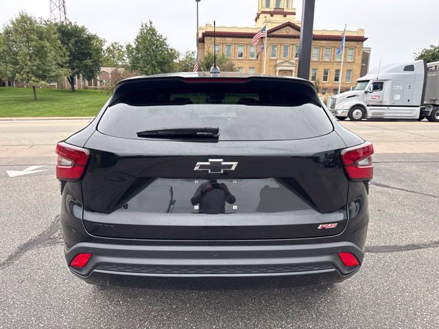 Used 2025 Chevrolet Trax RS w/ Sunroof Package FWD image 4