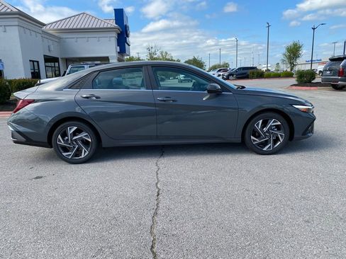 New 2026 Hyundai Elantra Limited FWD image 8