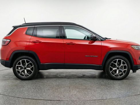 Used 2025 Jeep Compass Limited AWD/4WD image 11