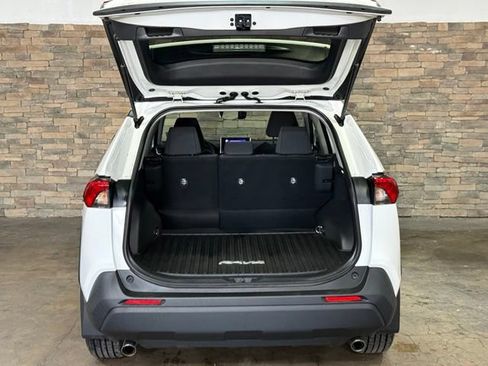 Used 2023 Toyota RAV4 LE AWD/4WD image 5