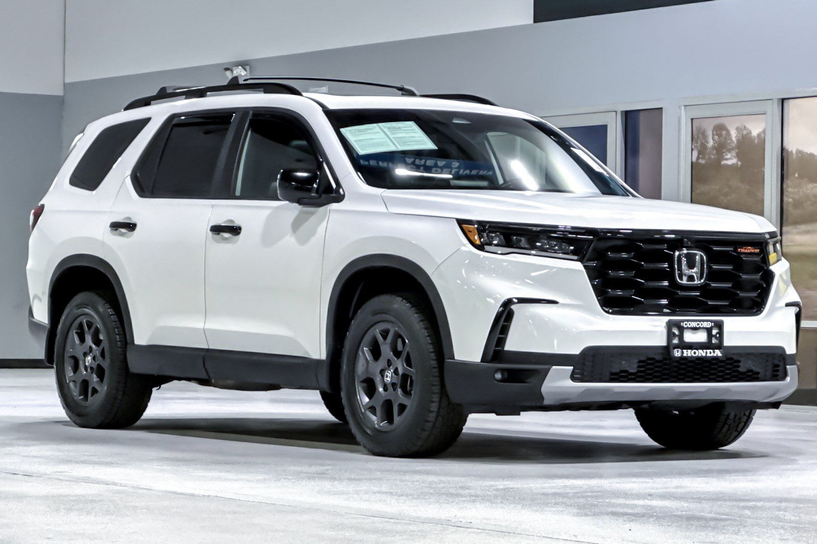 Used 2025 Honda Pilot TrailSport image 7