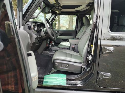 New 2026 Jeep Gladiator Mojave image 2