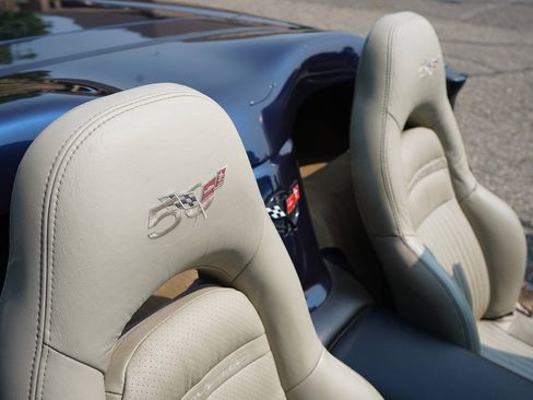 Used 2000 Chevrolet Corvette Convertible RWD image 18