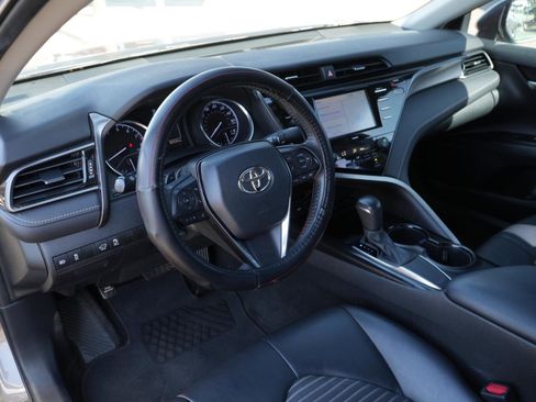 Used 2020 Toyota Camry SE image 13