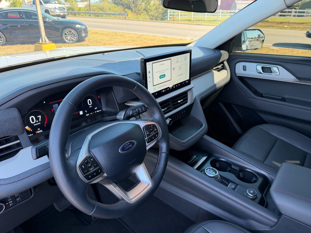 Used 2025 Ford Explorer Active w/ Active Comfort Package AWD/4WD image 11