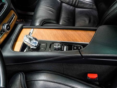 Used 2020 Volvo XC90 T8 Inscription image 19