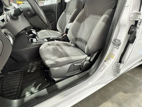 Used 2014 Ford Fiesta SE w/ Equipment Group 201B image 6