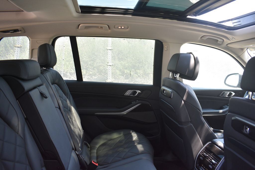 Used 2025 BMW X7 xDrive40i AWD/4WD image 25