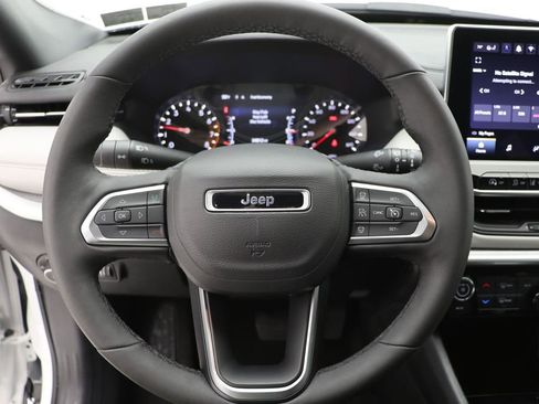 Used 2025 Jeep Compass Limited AWD/4WD image 16