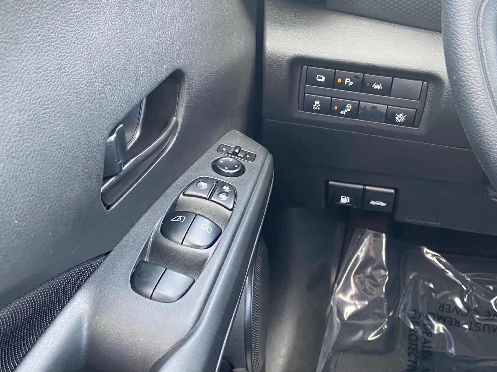 Used 2025 Nissan Kicks Play S FWD image 29