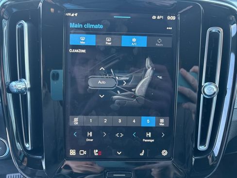 Used 2023 Volvo XC40 B5 Core w/ Protection Package Premier image 22