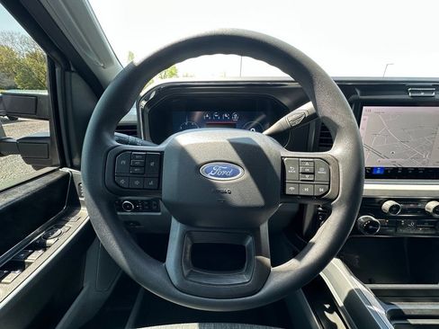 Used 2025 Ford F250 XLT w/ Black Appearance Package AWD/4WD image 8