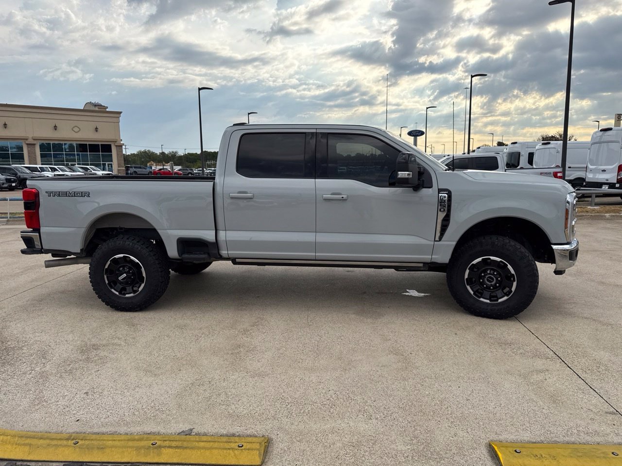 Used 2026 Ford F250 Lariat w/ Tremor Off-Road Package AWD/4WD image 17