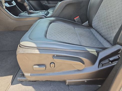 Used 2019 Chevrolet Colorado Z71 AWD/4WD image 29