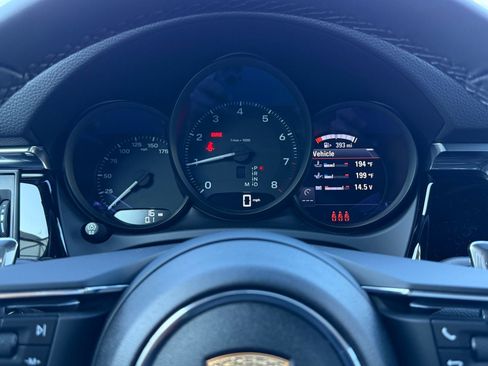 Used 2025 Porsche Macan AWD/4WD image 16