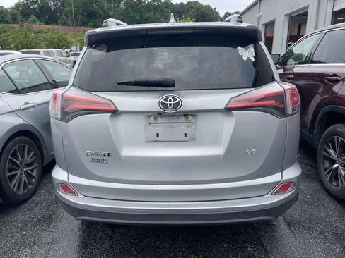 Used 2018 Toyota RAV4 LE FWD image 9
