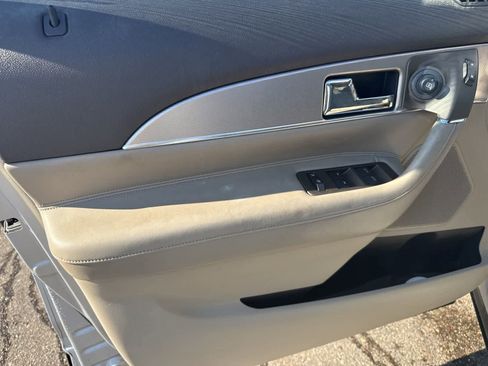 Used 2011 Lincoln MKX AWD image 15