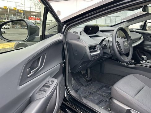 Certified 2025 Toyota Prius LE image 9