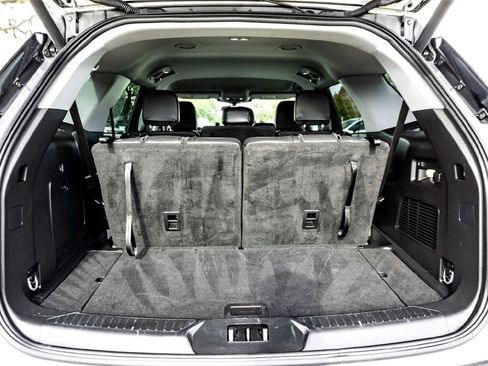 Used 2024 Ford Explorer XLT w/ Equipment Group 202A image 31