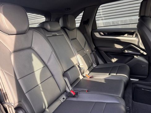 Certified 2025 Porsche Cayenne image 22