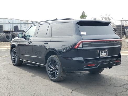 New 2026 Lincoln Navigator Reserve image 3