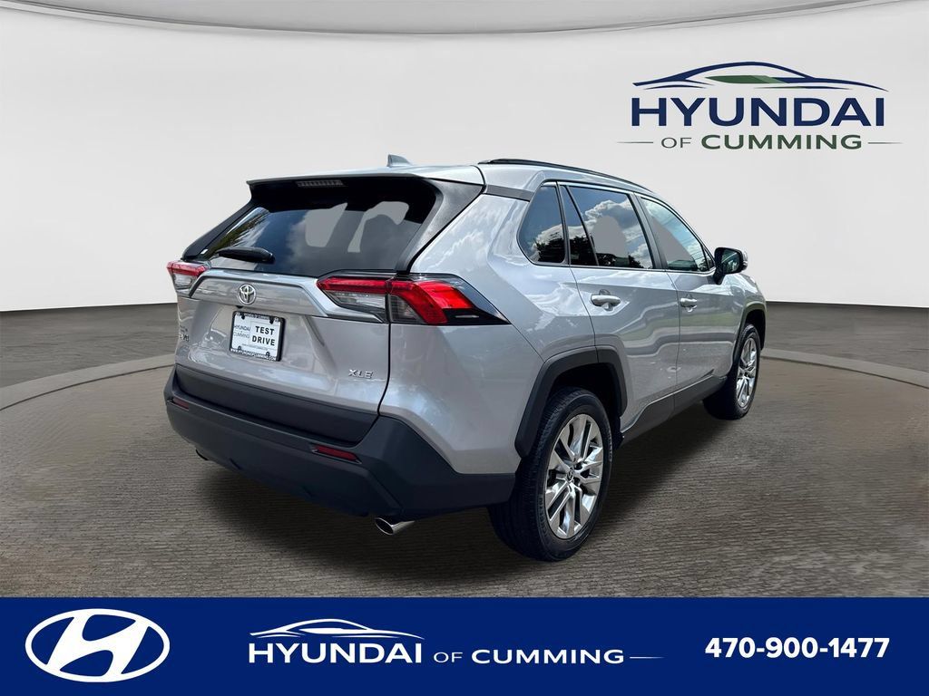 Used 2022 Toyota RAV4 XLE Premium FWD image 8