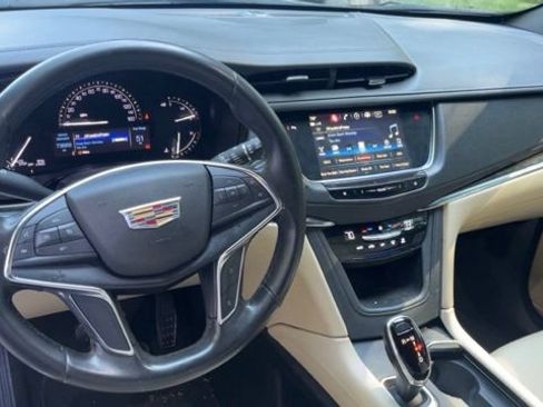 Used 2019 Cadillac XT5 FWD image 6