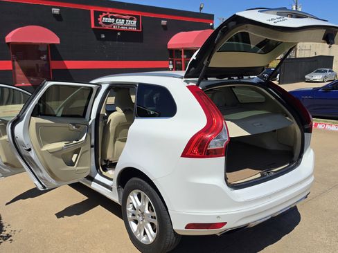 Used 2015 Volvo XC60 T5 Premier w/ Proximity Package image 20