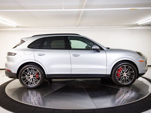 Used 2026 Porsche Cayenne S AWD/4WD image 8
