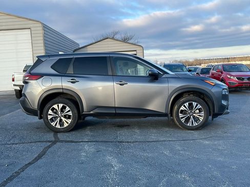 Used 2023 Nissan Rogue SV image 4