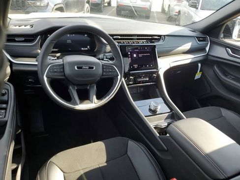 New 2025 Jeep Grand Cherokee L Altitude image 7