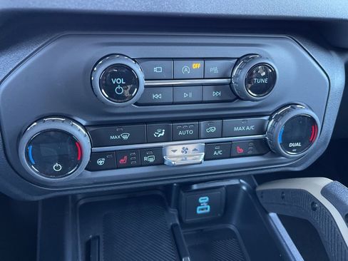 New 2025 Ford Bronco Badlands image 10