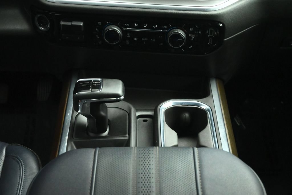 Used 2025 Chevrolet Silverado 1500 High Country w/ Technology Package AWD/4WD image 36