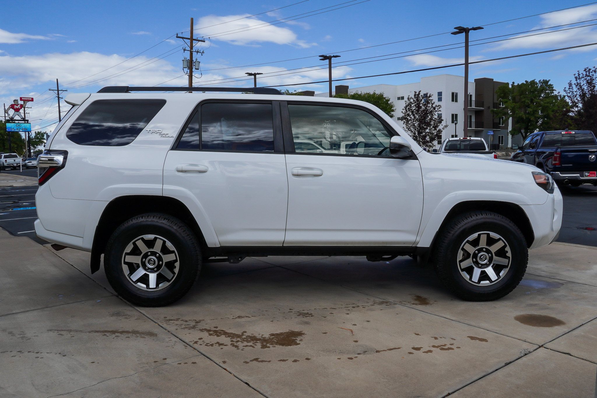 Used 2020 Toyota 4Runner TRD Off-Road AWD/4WD image 9