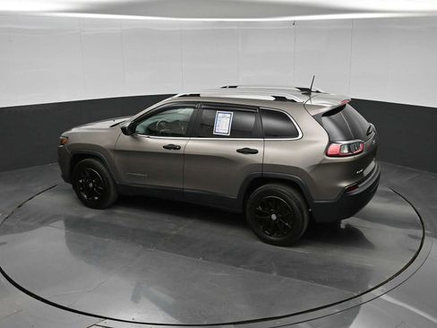 Used 2019 Jeep Cherokee Latitude Plus w/ Comfort/Convenience Group AWD/4WD image 28