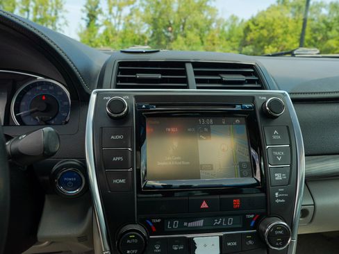 Used 2016 Toyota Corolla LE FWD image 12