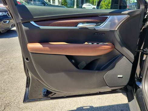 Certified 2023 Cadillac XT5 Premium Luxury FWD image 33