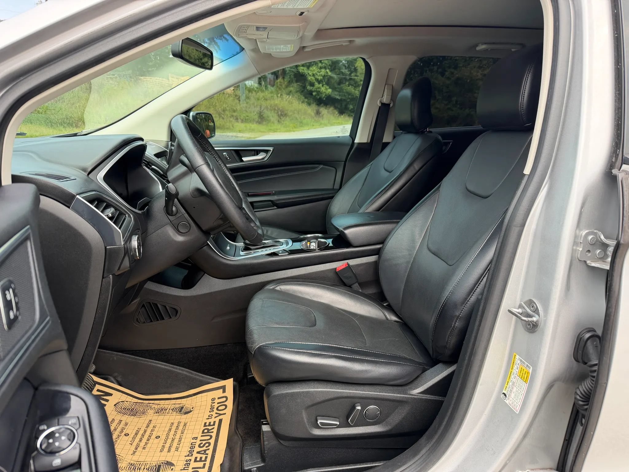 Used 2018 Ford Edge Titanium w/ Equipment Group 301A FWD image 9