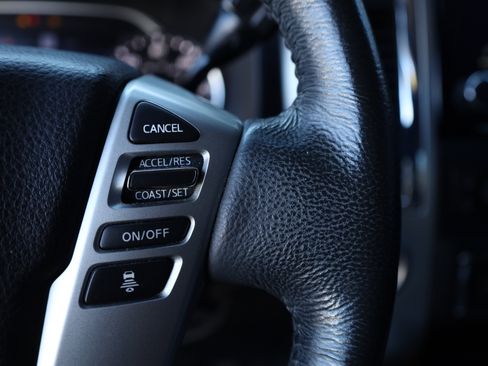 Used 2021 Nissan Titan SV w/ SV Convenience Package image 23