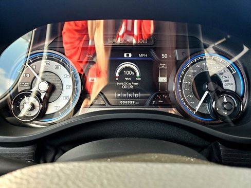 Used 2022 RAM 1500 Limited w/ Body-Colour Bumper Group image 10