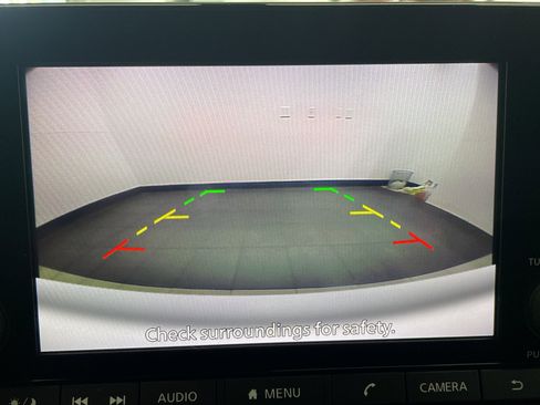 Used 2024 Nissan Pathfinder SV image 19