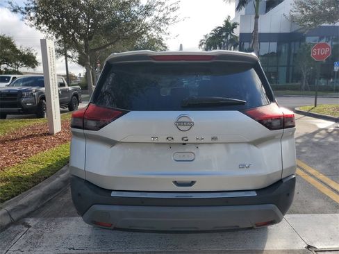 Certified 2022 Nissan Rogue SV image 5