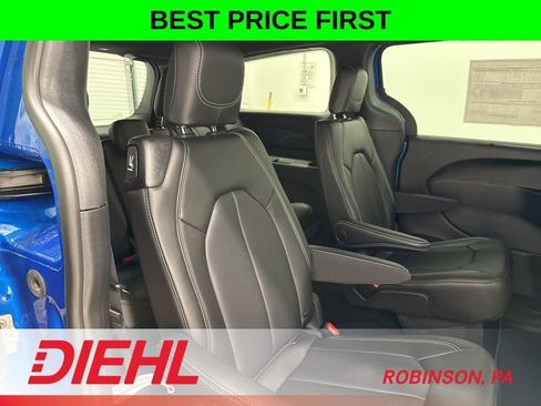 New 2026 Chrysler Pacifica Select AWD/4WD image 13