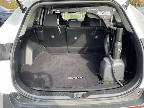 Used 2020 Toyota RAV4 XLE image 47