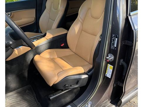 Certified 2023 Volvo XC90 B6 Ultimate w/ Protection Package Premier image 6