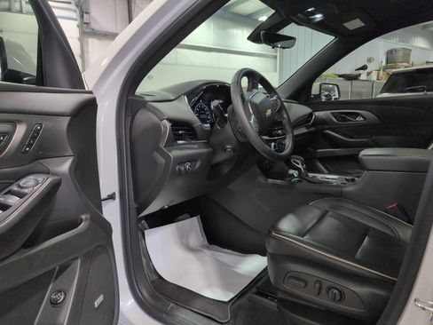 Used 2023 Chevrolet Traverse Premier image 8