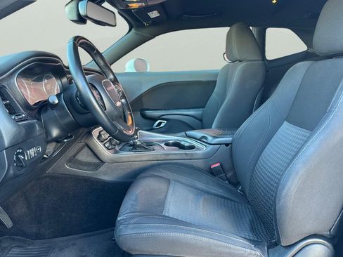 Used 2016 Dodge Challenger SXT image 14