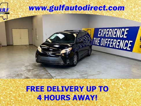 Used 2020 Toyota Sienna XLE w/ XLE Navigation Package image 4