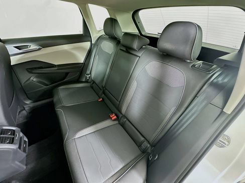 Used 2025 Volkswagen Taos SE w/ Panoramic Sunroof Package AWD/4WD image 35
